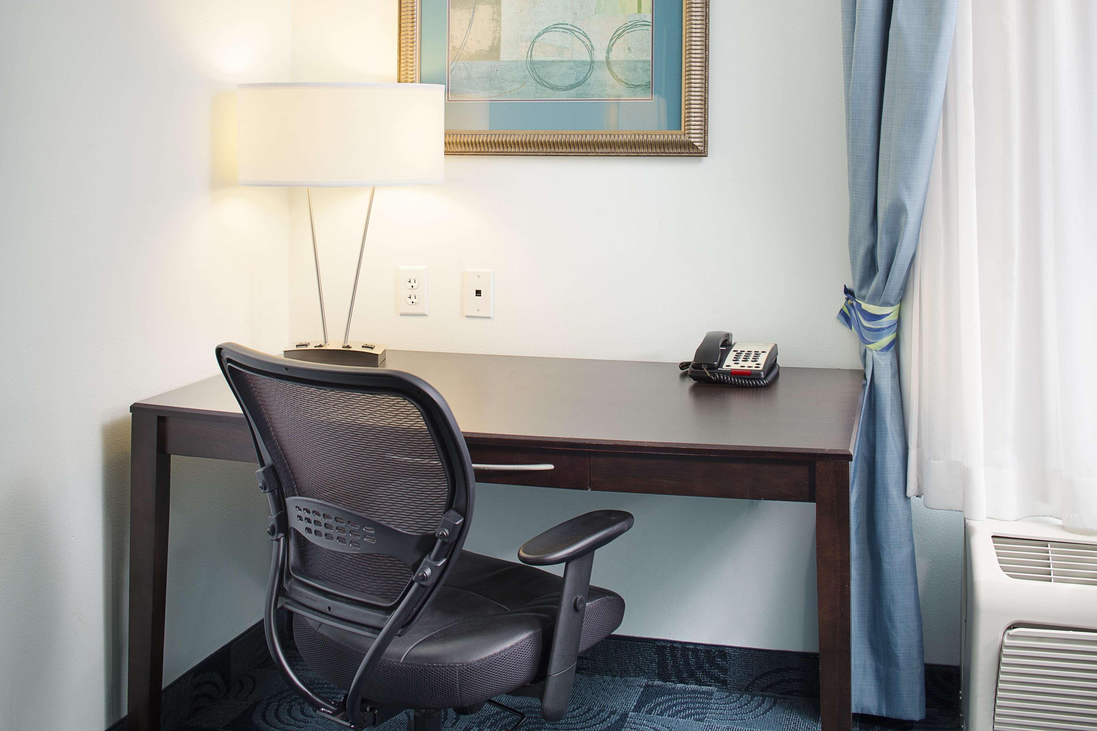 Hotel Hampton And Dallas/lewisville-vista Ridge Mall 3*