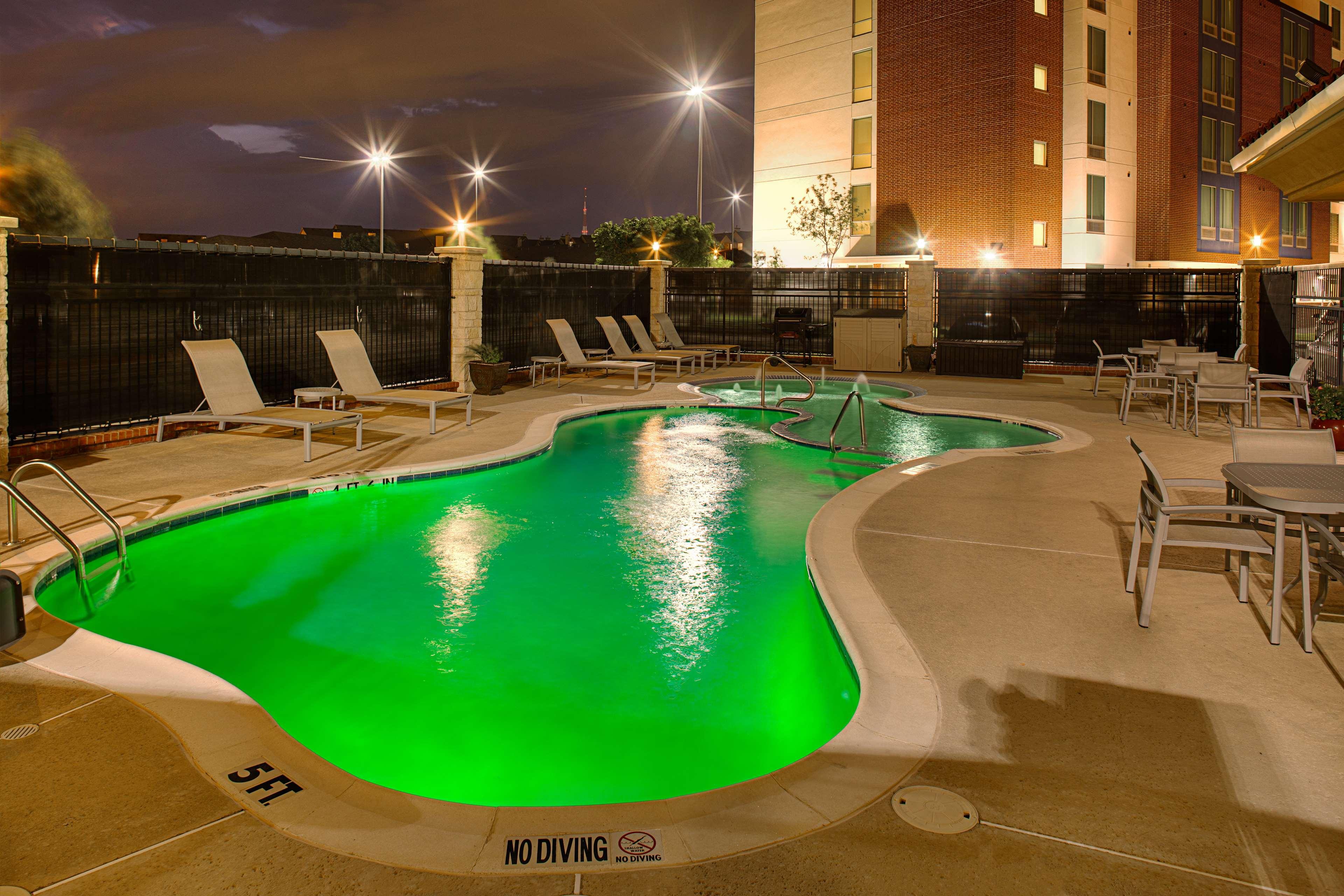 Hampton And Dallas/lewisville-vista Ridge Mall 3*