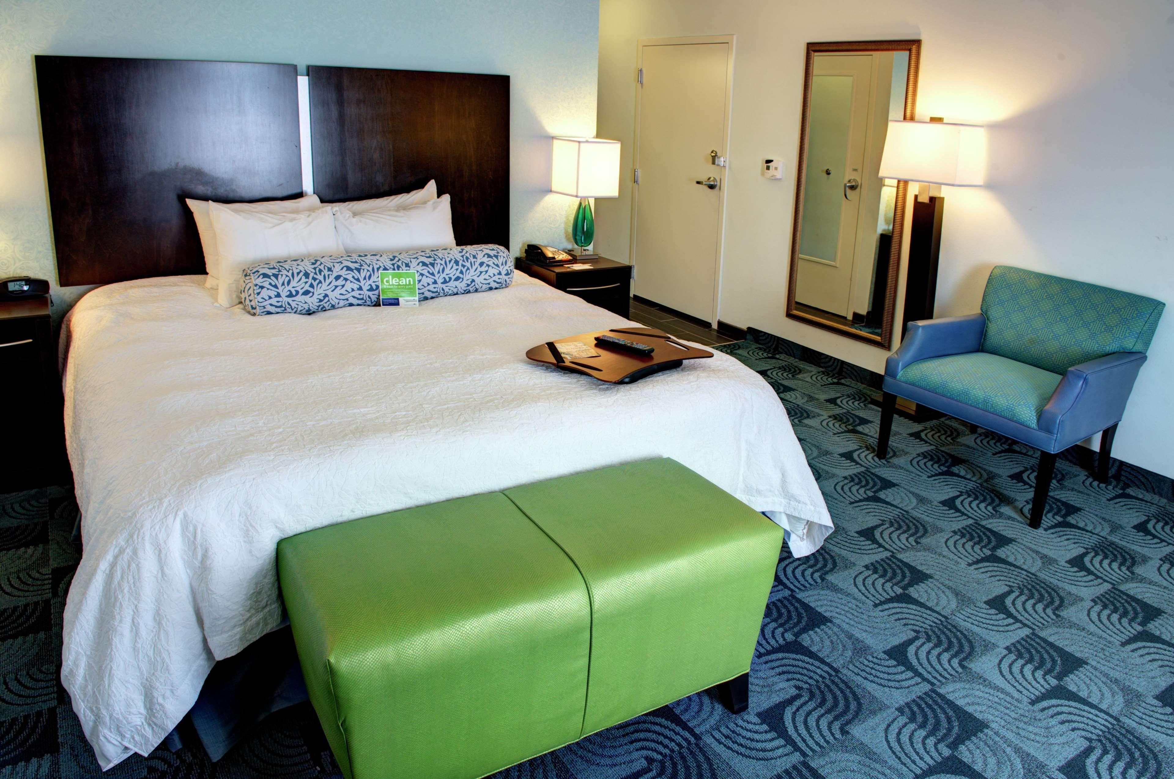 Hampton And Dallas/lewisville-vista Ridge Mall Hotel 3*