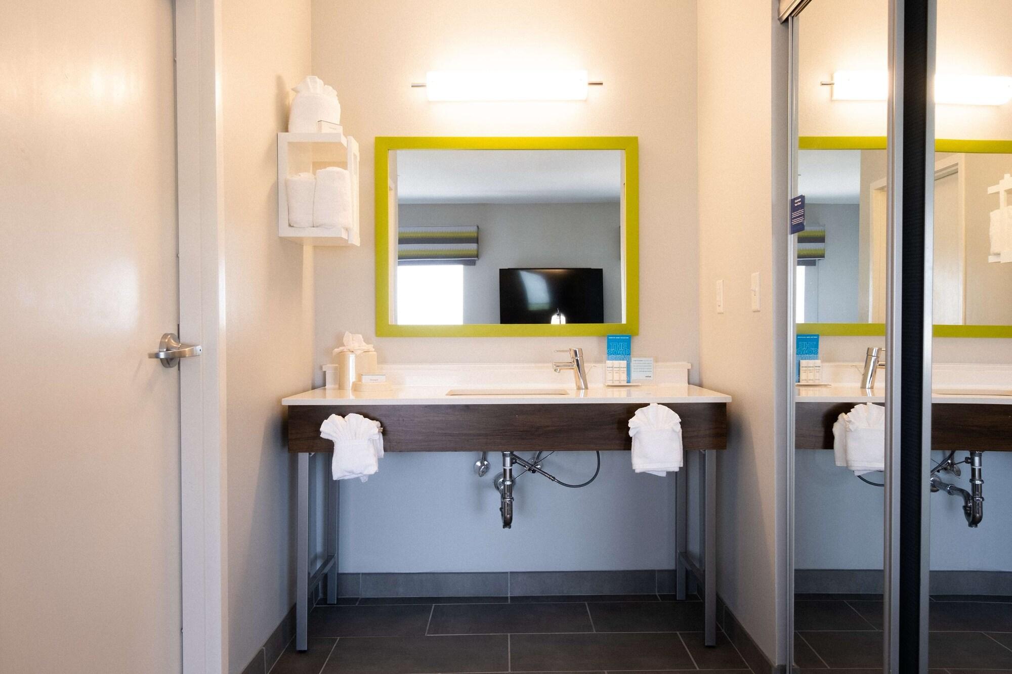 Hotel Hampton And Dallas/lewisville-vista Ridge Mall 3*